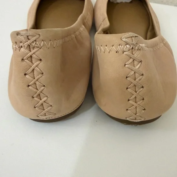 Lucky Brand Women's Erin Ballet Flat in light beige tan soft leather 10 M - Picture 2 of 6